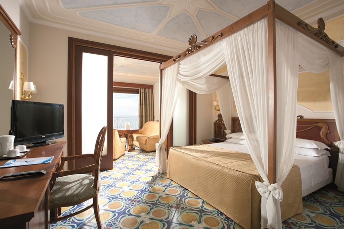 Imagen de la habitación del Hotel Alimuri Bay Resort. Foto 13