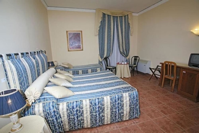 Imagen de la habitación del Hotel Alinari. Foto 7