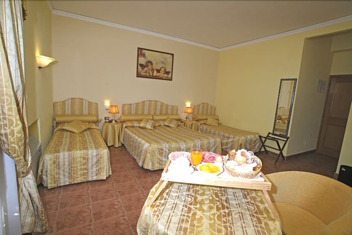 Imagen de la habitación del Hotel Alinari. Foto 8