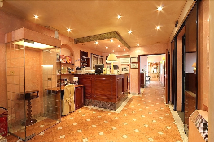 Imagen de los interiores del Hotel Alinari. Foto 19