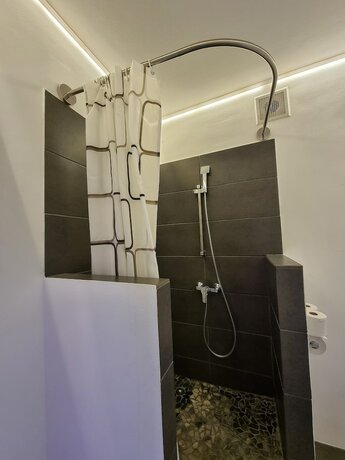 Imagen general del Hotel Alina\'s. Foto 5