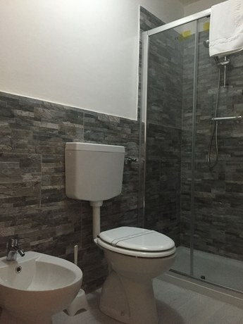 Imagen de la habitación del Hotel Aline. Foto 5