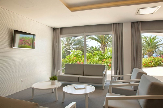 Imagen de los interiores del Hotel Alion Beach. Foto 10