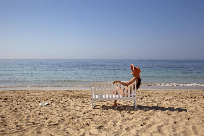 Imagen de los exteriores del Hotel Alion Beach. Foto 6