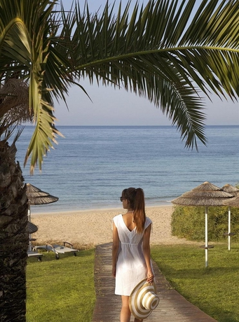 Imagen de los exteriores del Hotel Alion Beach. Foto 8