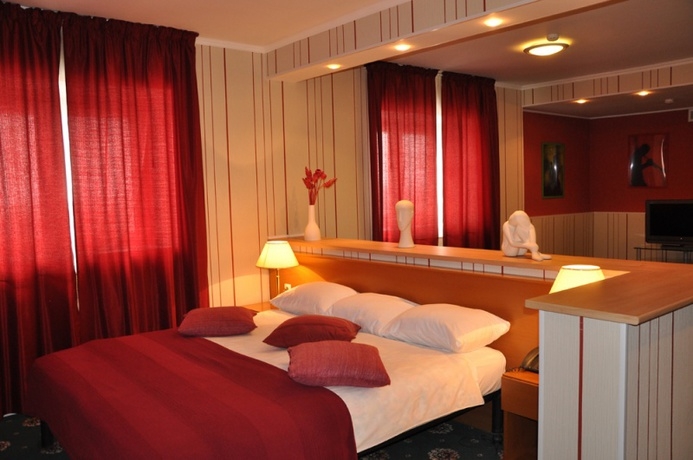 Imagen de los interiores del Hotel Aliot. Foto 6