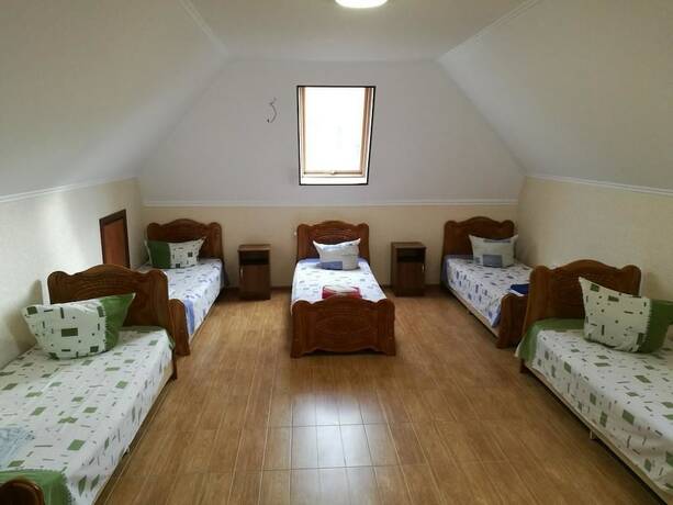 Imagen de la habitación del Hotel Alisa Guest House. Foto 15