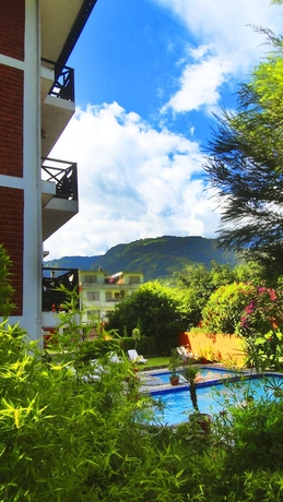 Imagen de la piscina del Hotel Alisamay. Foto 15