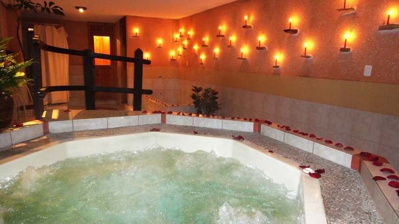 Imagen de la piscina del Hotel Alisamay. Foto 18
