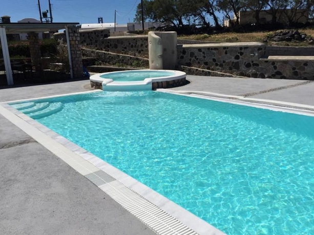 Imagen de la piscina del Hotel Alisaxni Resort. Foto 9