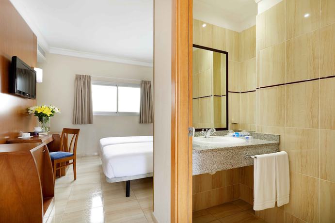 Imagen de la habitación del Hotel Alisios Canteras. Foto 14