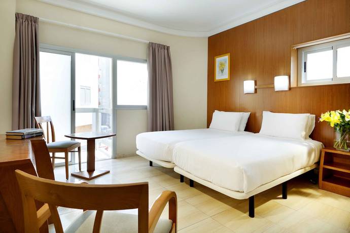 Imagen de la habitación del Hotel Alisios Canteras. Foto 17