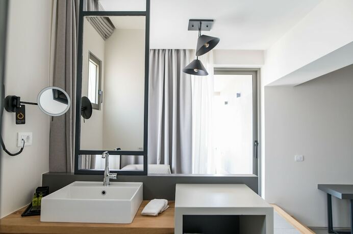 Imagen de la habitación del Hotel Alissachni SeaSide. Foto 20