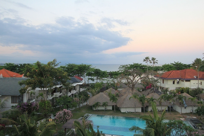 Imagen general del Hotel Alit Beach Resort and Villas. Foto 1