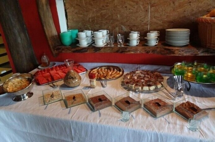 Imagen del bar/restaurante del Hotel Alive Eco Hut Pousada. Foto 15