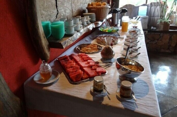 Imagen del bar/restaurante del Hotel Alive Eco Hut Pousada. Foto 16