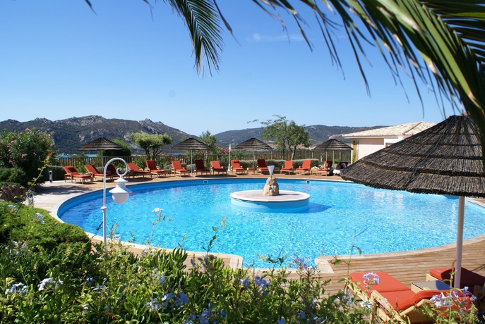 Imagen de la piscina del Hotel Alivi Di Santa Giulia. Foto 17