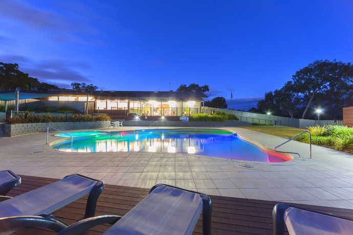 Imagen de la piscina del Hotel Alivio Tourist Park Canberra. Foto 14