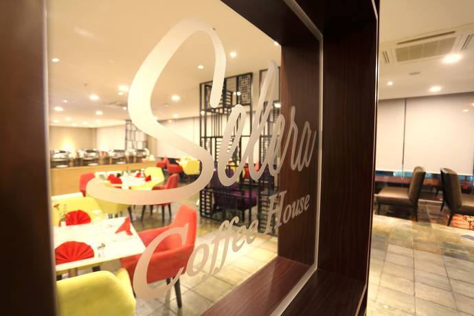 Imagen del bar/restaurante del Hotel Aliya Klang. Foto 2