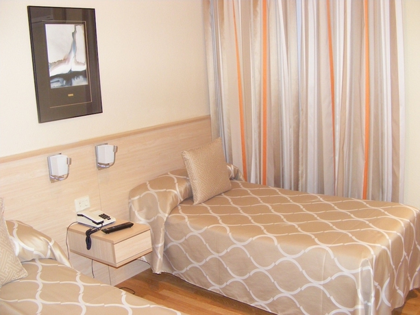 Imagen de la habitación del Hotel Alkázar, Valencia. Foto 9