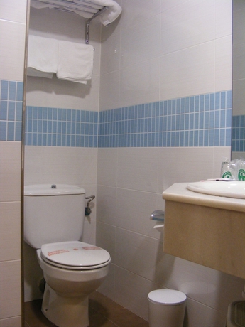 Imagen de la habitación del Hotel Alkázar, Valencia. Foto 14