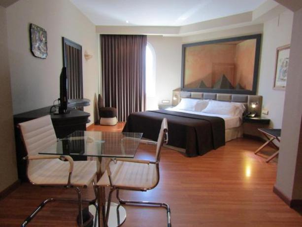 Imagen de la habitación del Hotel Alkalat. Foto 7