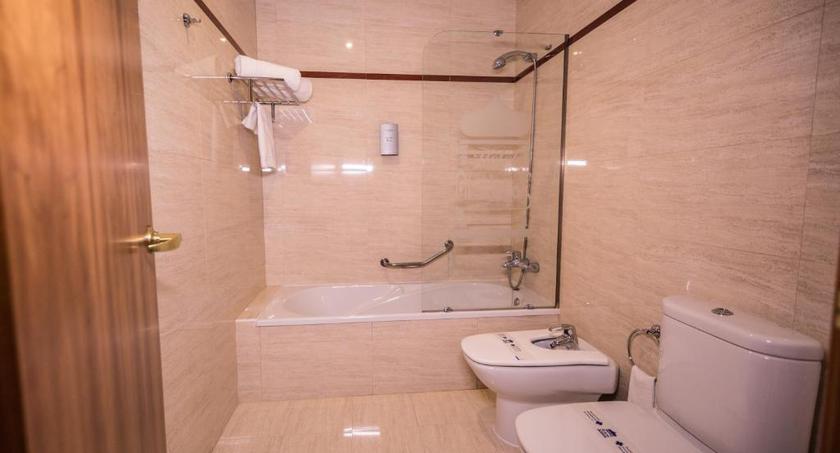 Imagen de la habitación del Hotel Alkalat. Foto 12