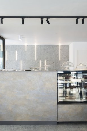 Imagen de los interiores del Hotel Alkamuri Posh and Spa. Foto 16