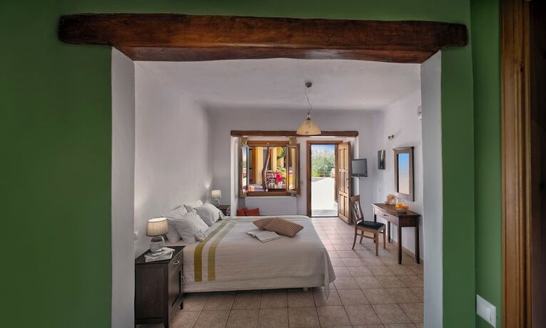 Imagen general del Hotel Alkifron Kala Nera. Foto 2