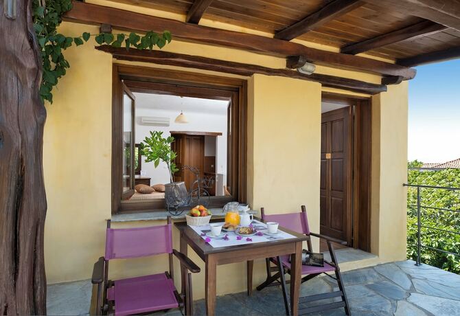 Imagen general del Hotel Alkifron Kala Nera. Foto 4