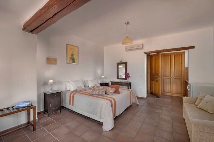 Imagen general del Hotel Alkifron Kala Nera. Foto 5