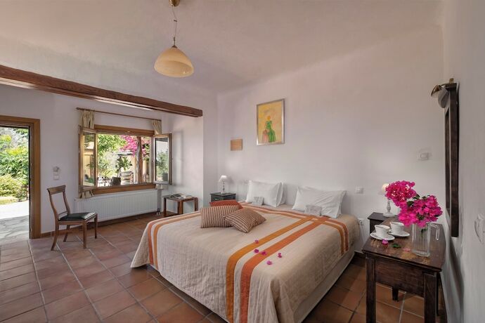 Imagen de la habitación del Hotel Alkifron Kala Nera. Foto 19