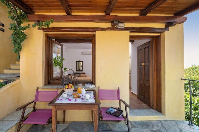 Imagen general del Hotel Alkifron Kala Nera. Foto 11