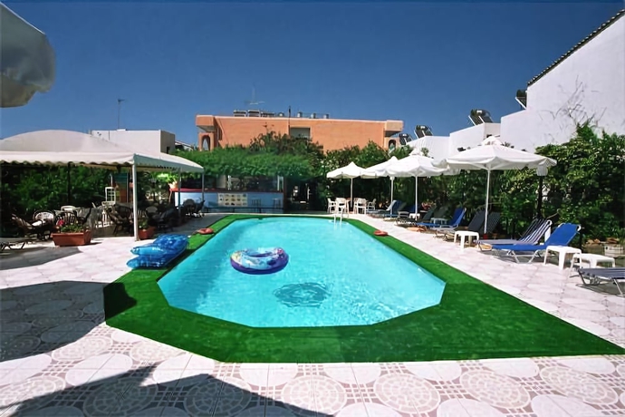 Imagen de la piscina del Hotel Alkion Sidari. Foto 16