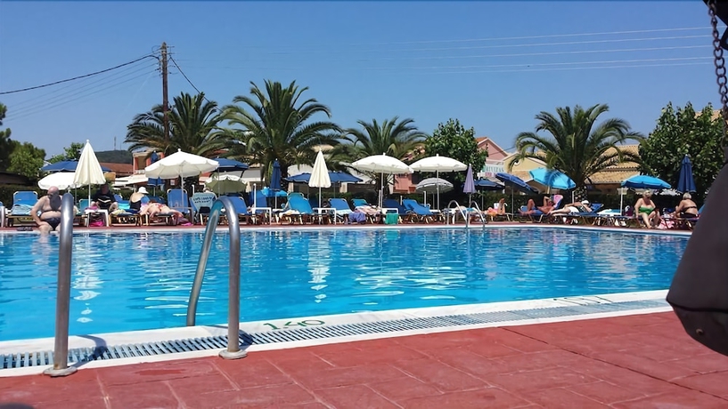 Imagen de la piscina del Hotel Alkion Sidari. Foto 17