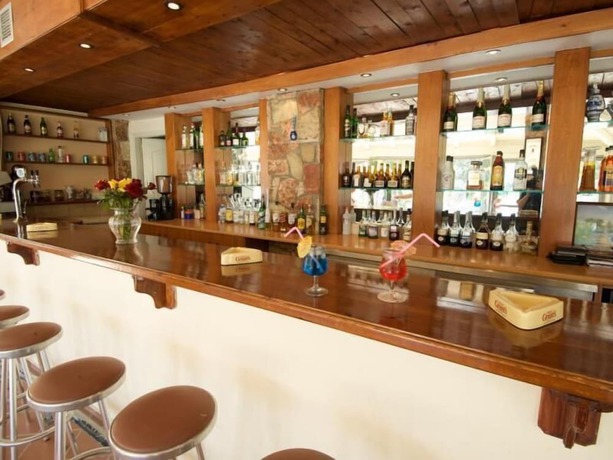 Imagen del bar/restaurante del Hotel Alkioni. Foto 2