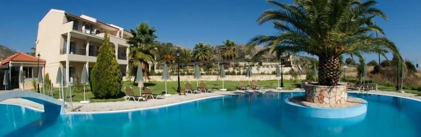 Imagen de la piscina del Hotel Alkioni. Foto 19