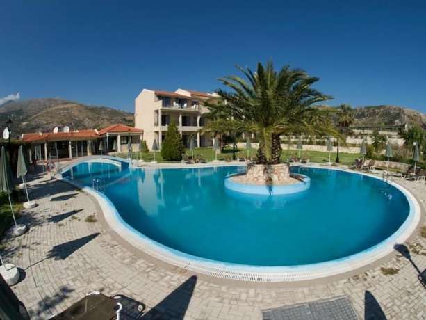 Imagen de la piscina del Hotel Alkioni. Foto 20