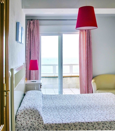 Imagen de la habitación del Hotel Alkisol Apartamentos. Foto 7