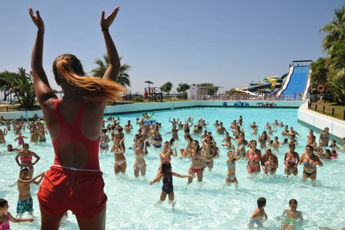 Imagen de la piscina del Hotel Alkisol Apartamentos. Foto 18