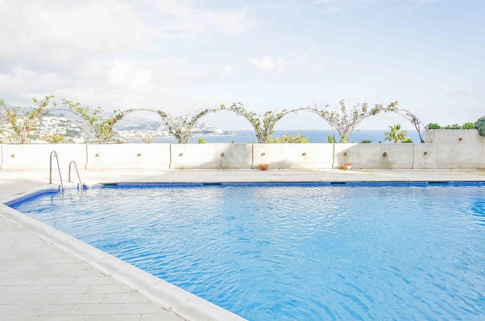 Imagen de la piscina del Hotel Alkisol Apartamentos. Foto 19