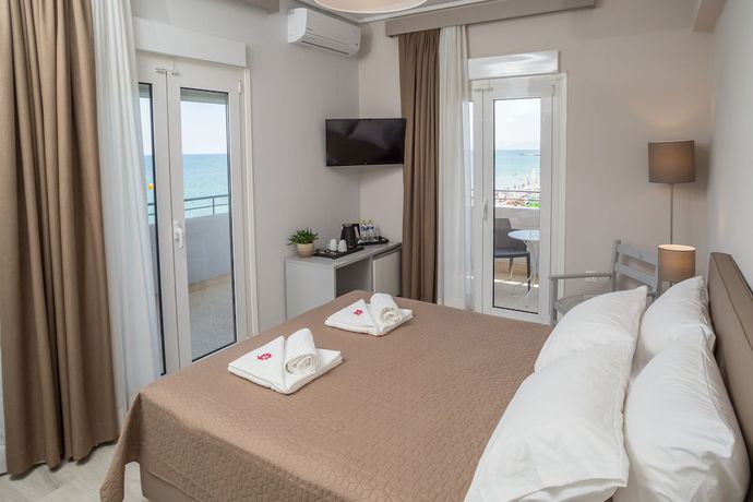 Imagen de la habitación del Hotel Alkyon, Paralia. Foto 7