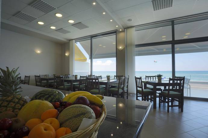 Imagen del bar/restaurante del Hotel Alkyon, Paralia. Foto 6