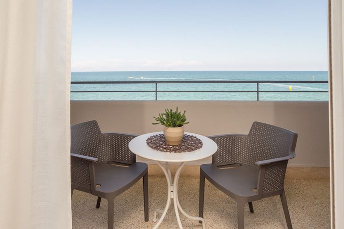 Imagen de la habitación del Hotel Alkyon, Paralia. Foto 10