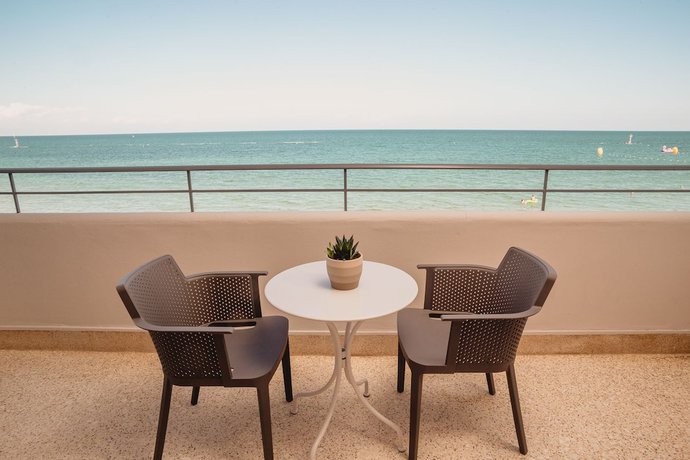 Imagen de la habitación del Hotel Alkyon, Paralia. Foto 13
