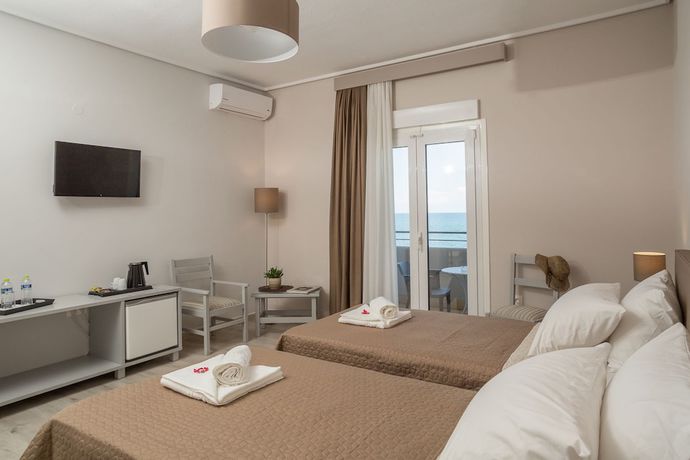 Imagen de la habitación del Hotel Alkyon, Paralia. Foto 15