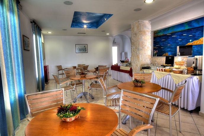 Imagen del bar/restaurante del Hotel Alkyon Paros. Foto 3