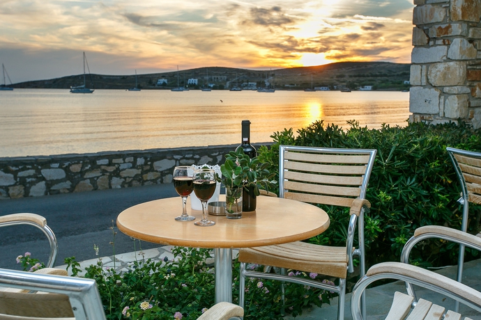 Imagen del bar/restaurante del Hotel Alkyon Paros. Foto 5