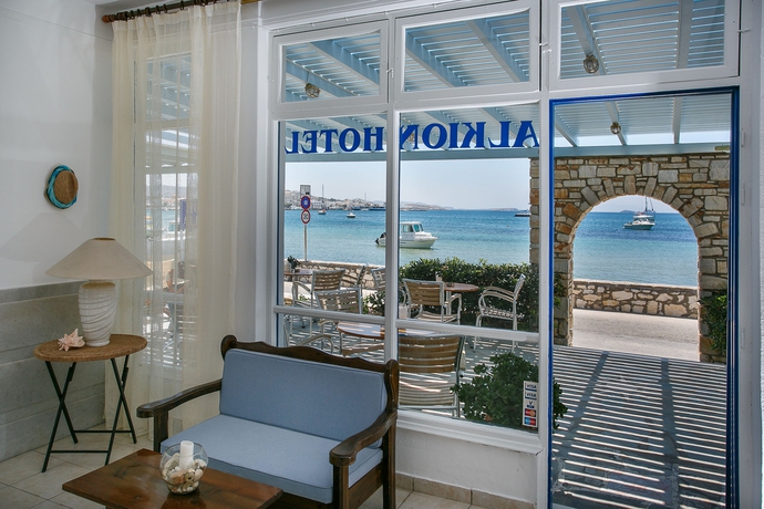 Imagen de los interiores del Hotel Alkyon Paros. Foto 14