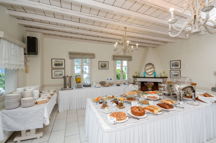 Imagen del bar/restaurante del Hotel Alkyoni Beach. Foto 3